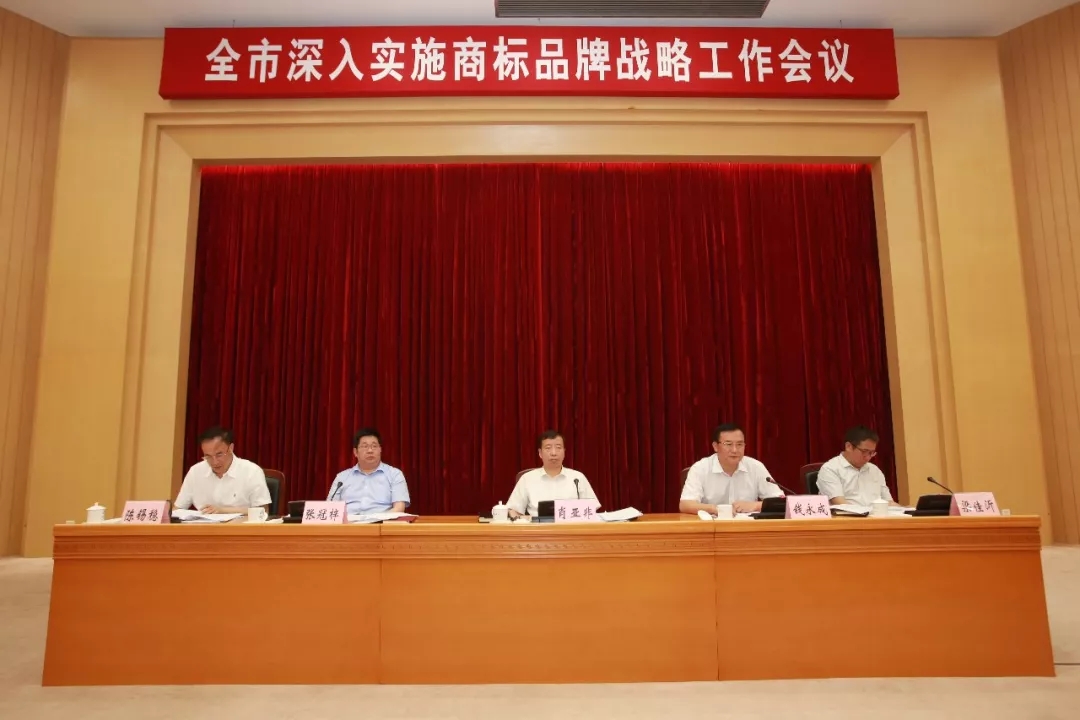 上午会议.webp(2).jpg