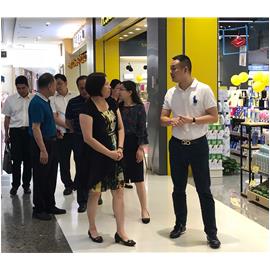 广西农村信用社党委副书记、主任李燕一行对百悦商业广场进行视察